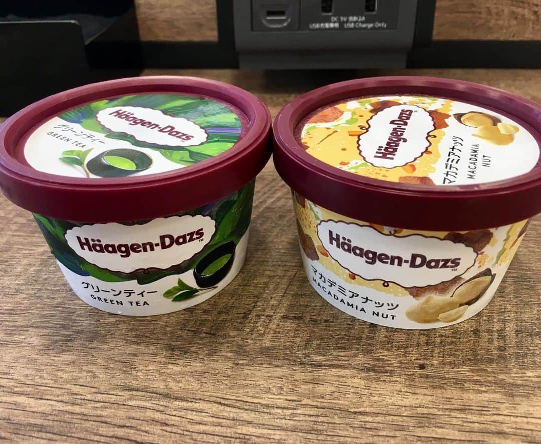 高羽そらのインスタグラム：「ハーゲンダッツのパッケージが変わった。味は同じはずだけれど、可愛くなった分、前より美味しくなった気がする🤗 #ハーゲンダッツ」