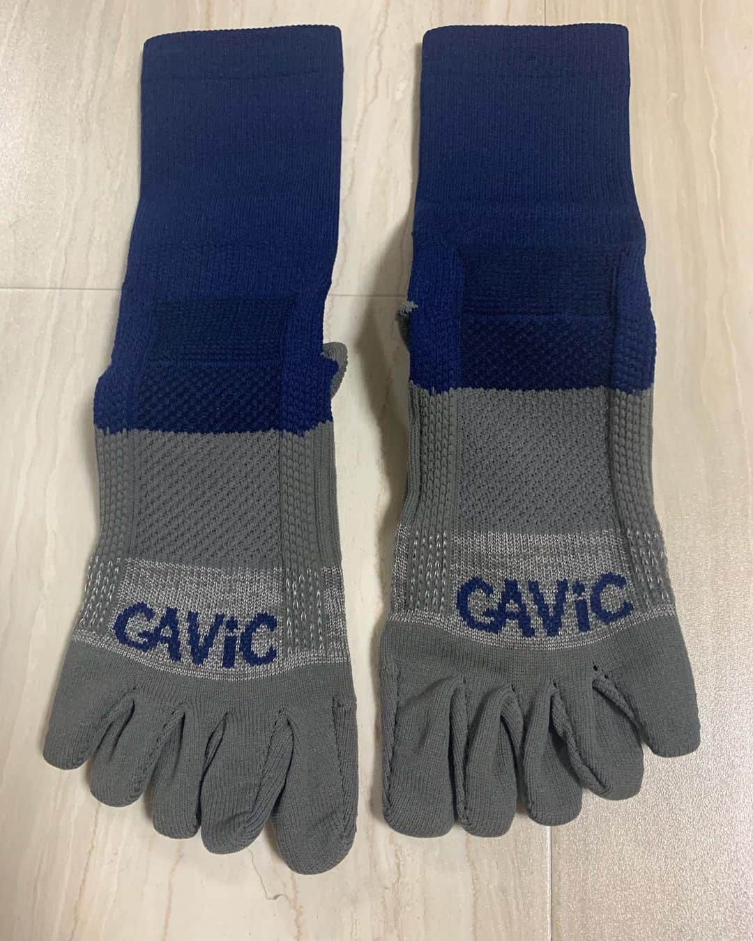 堤俊輔さんのインスタグラム写真 - (堤俊輔Instagram)「@gavicofficial  の5本指ソックス🧦  すべり止め付いてるし、はきやすい😝✨ ありがとうございます✨  #サッカー  #Jリーグ  #鹿児島ユナイテッドFC #鹿児島 #soccer  #jleague  #kagoshimaunitedfc #kagoshima #堤俊輔  #ツツスタグラム  #チェストー！ #勝手に鹿児島大使 #gavic #5本指ソックス  #滑り止め #履き心地最高 #ありがとうございます🙏」6月25日 15時20分 - shunsuketsutsumi.19