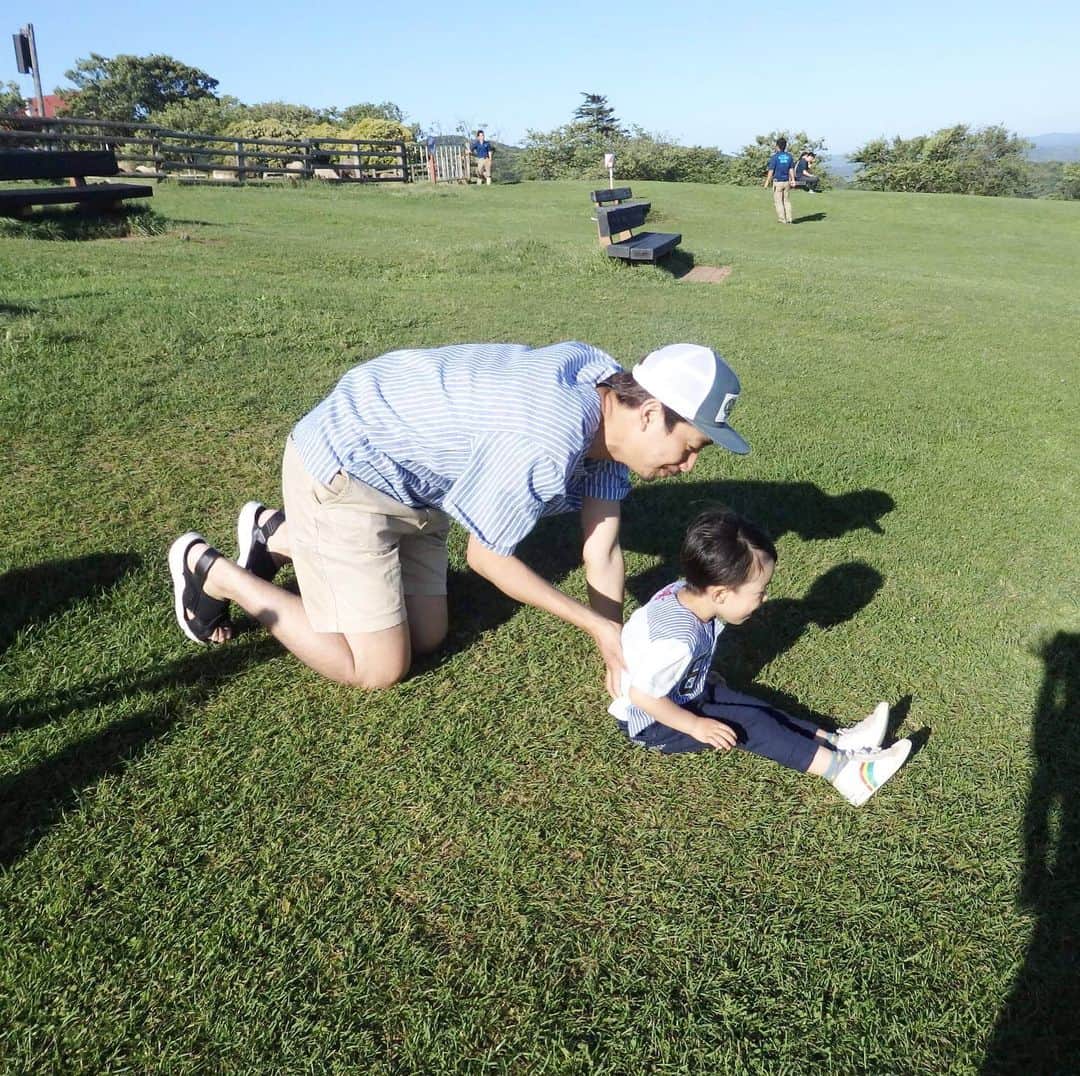 神戸蘭子さんのインスタグラム写真 - (神戸蘭子Instagram)「チョロチョロする子供には芝生が1番^ ^  #マザー牧場 #家族でお出かけ  #動物とふれあい  #芝生でゴロゴロ」6月25日 15時23分 - ranran0414