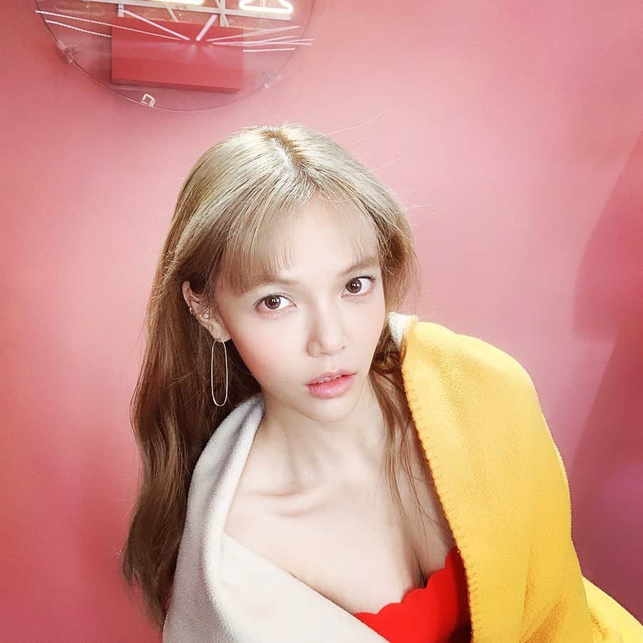 ジミンさんのインスタグラム写真 - (ジミンInstagram)「🤨😘」6月25日 15時36分 - jiminbaby_18