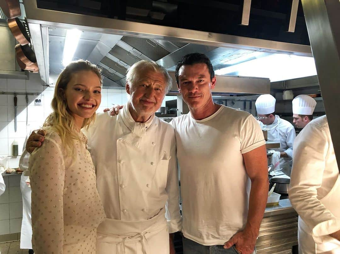 ルーク・エヴァンズさんのインスタグラム写真 - (ルーク・エヴァンズInstagram)「Had an extraordinary dinner last night at @pierregagnaire and we got to actually visit the kitchen with the man himself. He has Not one, not two, but THREE Michelin Stars. And the food and the service was The reason why. Merci Pierre!! @sashaluss and I were like little kids in a Magic factory. 🙏🏼」6月25日 16時11分 - thereallukeevans