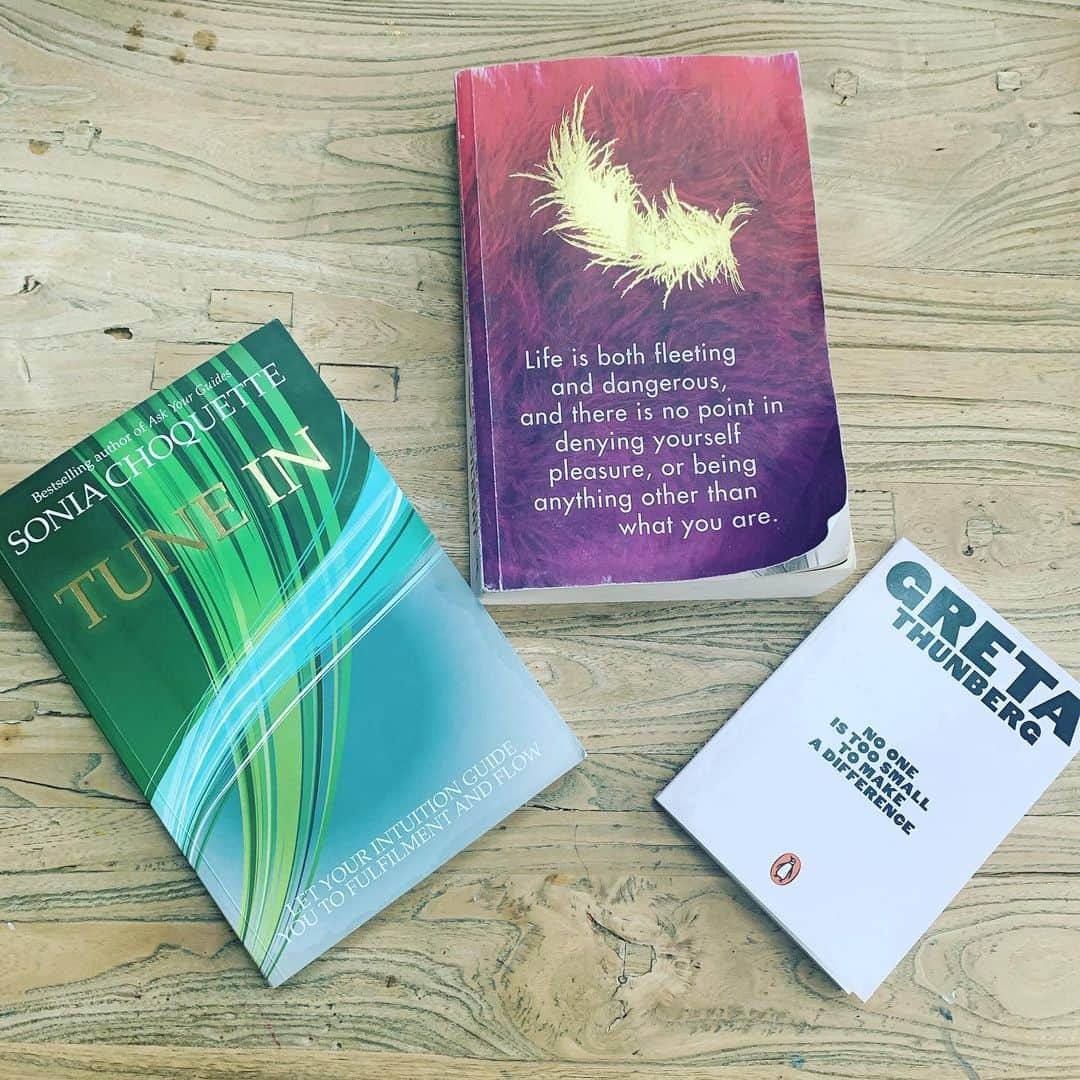 ファーン・コットンさんのインスタグラム写真 - (ファーン・コットンInstagram)「Great books by great people」6月25日 16時25分 - fearnecotton