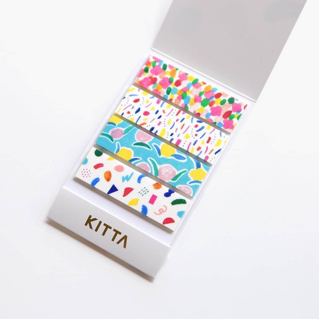 KEINA HIGASHIDEさんのインスタグラム写真 - (KEINA HIGASHIDEInstagram)「【WORKS】﻿ “日々をたのしむ”をテーマとした文房具ブランド『HITOTOKI』（ @hitotoki_official ）から発売する、ちいさく持てるマスキングテープの「イベント限定KITTA」のデザインをお手伝いしました。﻿ ﻿ [イベント限定KITTA]﻿ KITTAのイベント限定品は2種類。﻿ ﻿ 小さなメッセージ入りの「コラージュ」は、その名の通り手帳のコラージュなどにぴったり。味のあるざらつきや水彩感にこだわりました。﻿ ﻿﻿ 「テキスタイル」は、テーブルクロスやハンカチをイメージした鮮やかなデザイン。気持ちが明るくなるようなカラフルな色合いがポイントです。﻿ ﻿ 7.13（土）～14（日）に開催される手紙社さん @tegamisha 主催の「紙博 in 東京 vol.3」（ @kamihaku2019 ）でイベント限定KITTA、イベント限定KITTA柄メッセージカードを発売するそうなので、欲しいという方は紙博に遊びに来てください。﻿ ﻿ ▼イベント開催概要﻿﻿ 紙博 in 東京 vol.3﻿ ﻿ ▼開催日﻿ 2019.7.13 sat. 10:00～17:00﻿ 2019.7.14 sun. 9:00～17:00﻿﻿ ﻿ ▼会場﻿ 東京都立産業貿易センター﻿﻿ 台東館4階、5階展示室﻿ 東京都台東区花川戸2-6-5﻿﻿ ﻿ ▼入場料﻿ 500円（小学生以下無料）﻿﻿ ﻿ #ヒトトキ #HITOTOKI #KITTA #メッセージカード #限定品 #マスキングテープ﻿ #手紙社 #手紙舎 #tegamisha #紙博#kamihaku #紙博in東京 #浅草 #紙もの #ペーパーアイテム #メッセージカード #マスキングテープ #イベント限定KITTA #keinahigashide_portfolio #washitapes #ヒトトキ文具」6月25日 16時28分 - keina_higashide