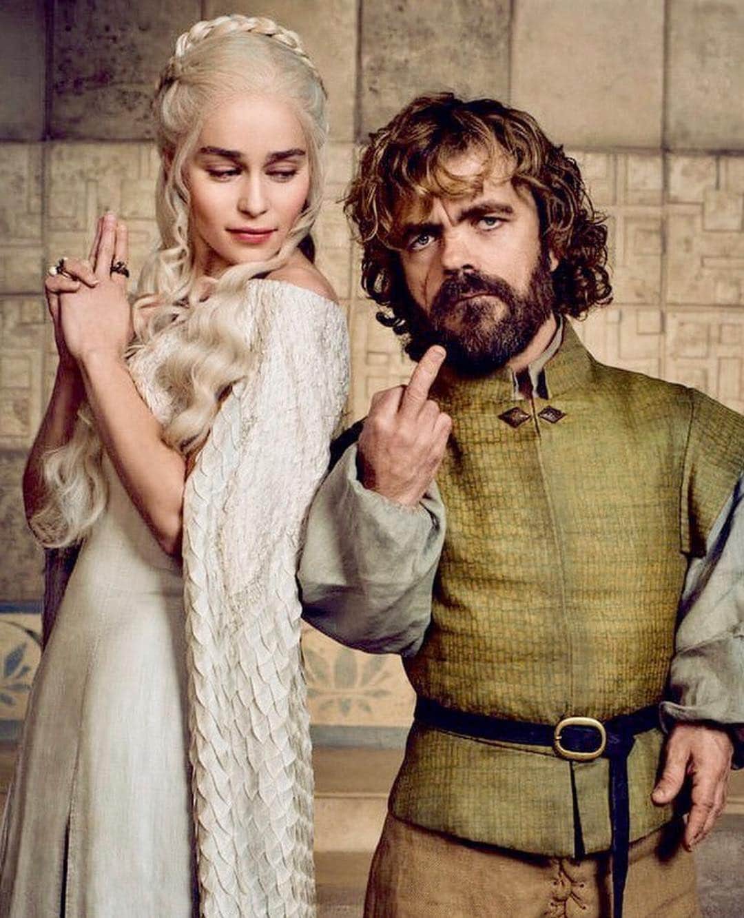 ピーター・ディンクレイジのインスタグラム：「What is your favorite Daenerys quote?」