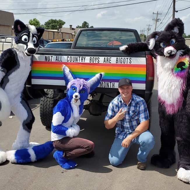 NBC Newsさんのインスタグラム写真 - (NBC NewsInstagram)「Cody Barlow, the self-described straight “country boy” whose rainbow pickup truck went viral on social media, joined Oklahoma City’s first official #Pride march Sunday. Barlow first debuted his decorated truck earlier this month with a sign that read, “Not all country boys are bigots. Happy Pride Month.” . “I wanted to share a message of support, particularly for the younger generation of LGBTQ people who are dealing with a lot and who are isolated with nowhere to turn,” Barlow told @NBCNews. Click the link in our bio for more. . 📷 Oklahoma City Pride Alliance」6月25日 8時02分 - nbcnews
