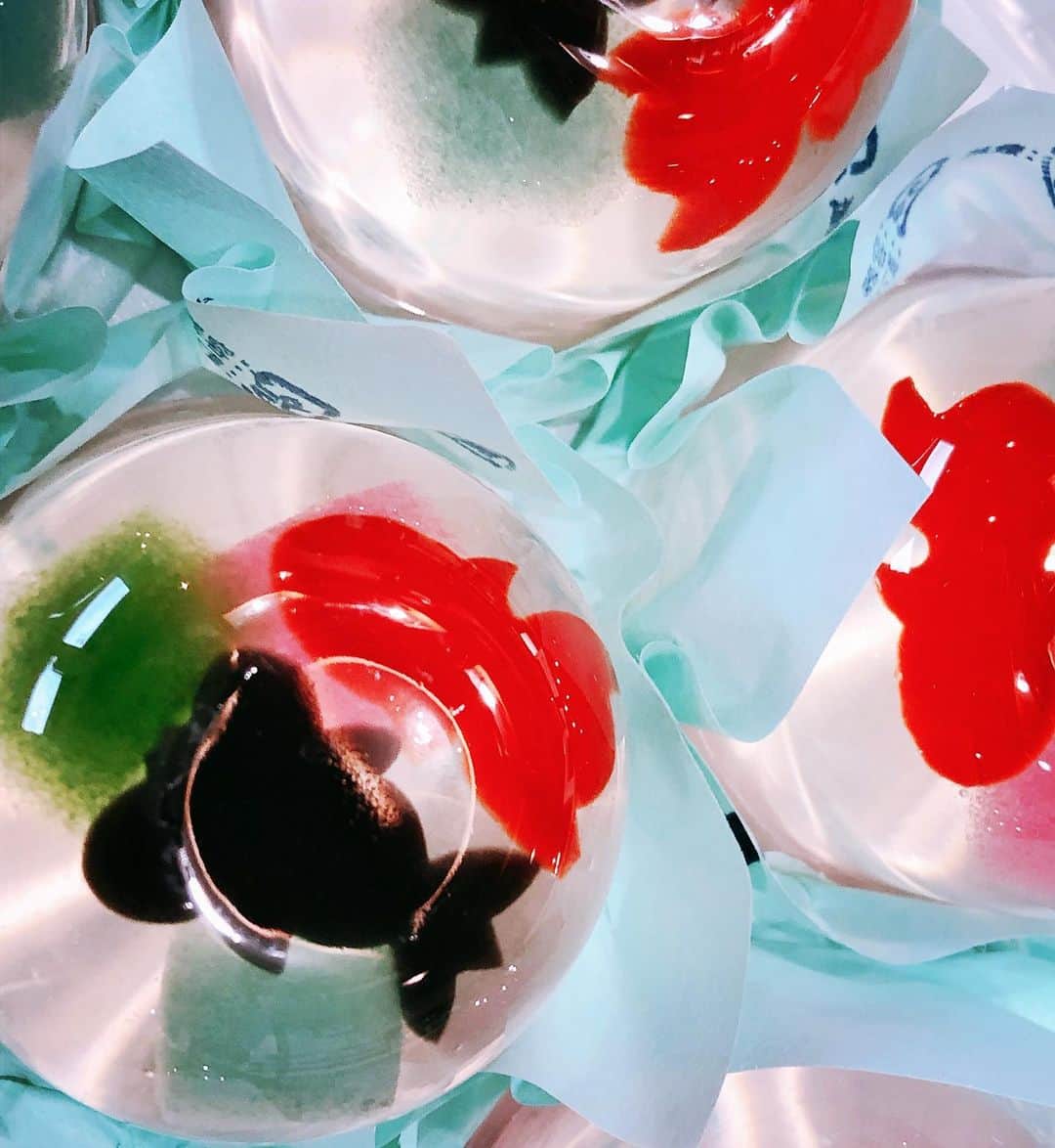 阿部洋子さんのインスタグラム写真 - (阿部洋子Instagram)「😋 きのう、 番組でkazumiさんが紹介してくださった、 キラキラした和菓子たち。 食べるのもったいないわぁ。  #日本橋屋長兵衛  #金魚すくい  #麻布昇月堂 #一枚流し麻布あんみつ羊かん #和菓子  #和スイーツ  #美味しゅうございました 👯‍♀️👯‍♀️👯‍♀️ kazumiさんありがとうございました🎶」6月25日 8時28分 - hirocoring