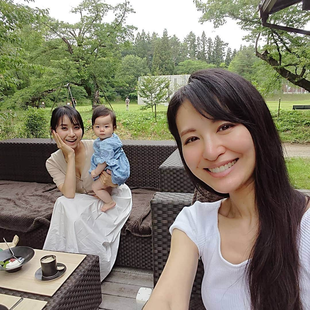 園原ゆかりさんのインスタグラム写真 - (園原ゆかりInstagram)「🌳 最近、緑に囲まれるのが好き * 葉が擦れる音や鳥のさえずりを聞き ずっとここで風を感じながら座っていたいと思う素敵な場所でした * #すてき親娘 と #山梨  #北杜 #地産地消 #清春芸術村 #アート #旅行 #旅人  #art #gallery #travel #trip #ootd #fashion #outfit #japan #yamanashi #hokuto #instagood #sogood  #kiyoharuartcolony #🇯🇵」6月25日 8時39分 - yucari0108