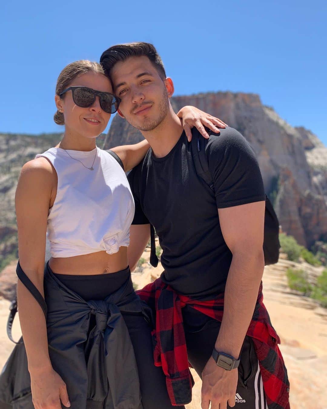のインスタグラム：「Also, @joshenglishh made me do the scariest hike in America, so here’s pics of that」