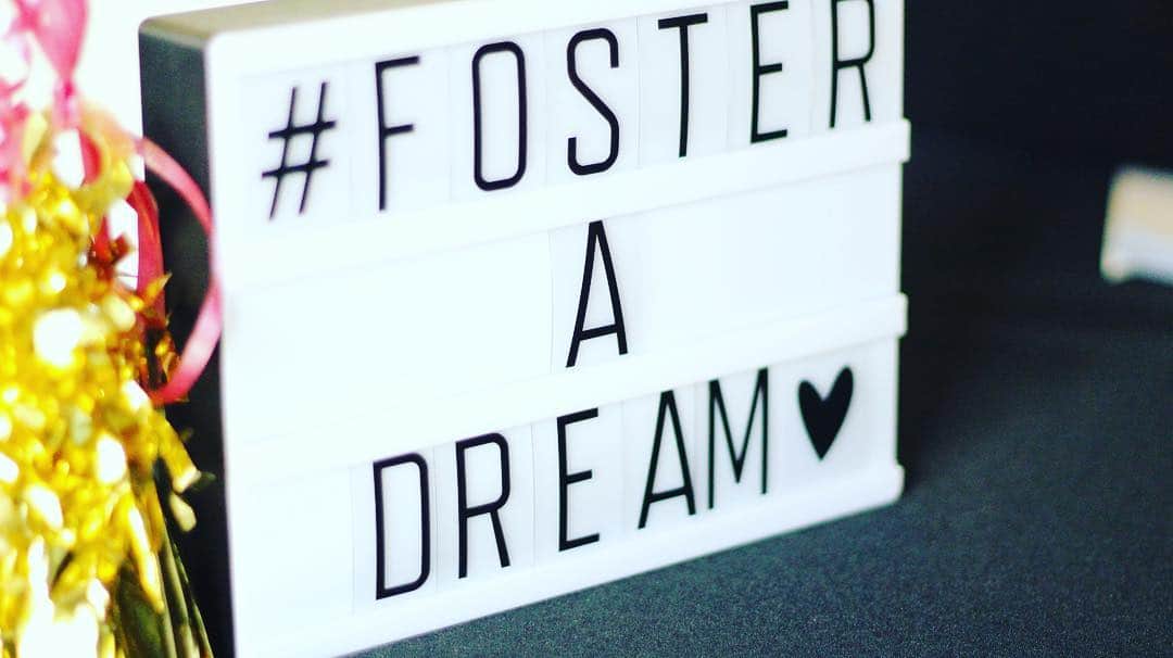 カミーユ・グアティのインスタグラム：「@thefosteradream Glam Day, we were able to dress 49 young boys and 46 young girls from head to toe, with the most glamorous gowns, suits, bow ties, dress shirts, shoes, jewelry...even hats and hand bags! After finding their perfect look by the help of our celebrity stylists @jeanneyangstyle , @anniepsaltiras, @audreyolsen, @p_s_agency, the kids were whisked away to hair and makeup, curated by my incredible friend and hairstylist @sharissefine. Here the kids experienced a full glam session with some of the top stylist and makeup artists in the business. We didn’t leave out the boys...our 💈barber trailer had a line out the door! Each guy got his hair buzzed, clipped and cut for their special day! There was food, a DJ, a photo booth and each foster youth got to take home a swag bag filled with goodies!  A huge thank you to @shepherdchurchwestvalley who not only donated their space but, welcomed us with open arms and never once said no to a single request!! The 100 volunteers who worked so hard all day! @bakerbrianwilliams for your generous heart and beautiful baked goods!! You were the branch that connected us with so many! @themikevargas we could of never pulled this off without you and all the stylists you brought fourth! @simplyjen22 who got us so many sponsors!!! @theposhstreet for getting us donations! @anniepsaltiras For spearheading, what May have been the hardest job...Alterations!! @christianjames_official for stepping up last minute and bringing your camera and a positive attitude!! To my church @c3Losangeles for your generous donation and to all of our donors...thank you!! To all our sponsors!! Thank you, thank you, thank you: @magicrentals, @reelwaste, @nigelbeautyemporium, @haskhair, @livingproofinc,@bowtiecause, @harmlessharvest, @justfabonline, @kollectin, @jillstuartbeautyus, @jewelbadgleymischka  @helphht, @jerseymikes」