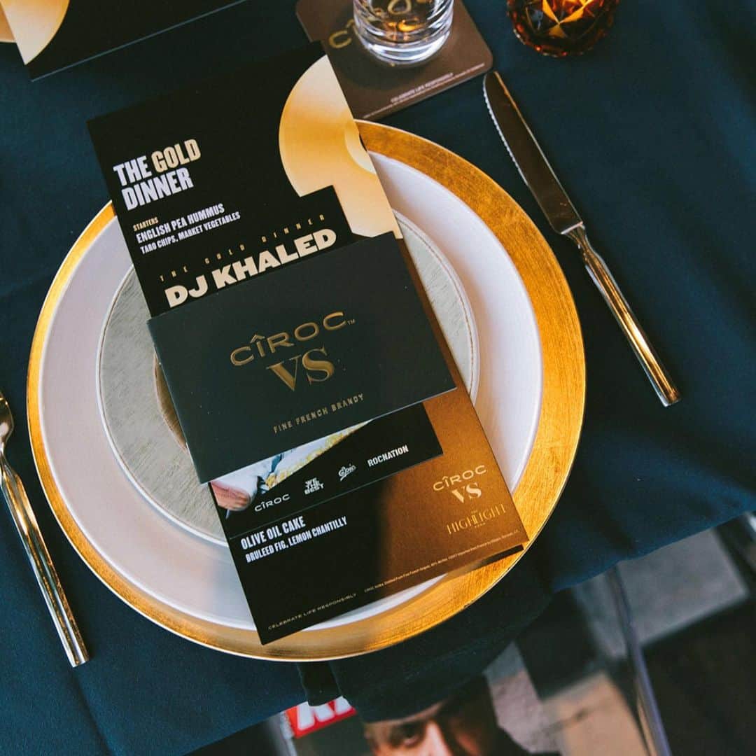 DJキャレドさんのインスタグラム写真 - (DJキャレドInstagram)「THANK YOU @ciroc @kodaklens for amazing GOLD dinner party !  #FATHEROFASAHD TO THE WORLD 🌎  #CIROCPARTNER #ad #celebrateresponsibly  Swipe to capture great moments @wethebestmusic」6月25日 9時19分 - djkhaled