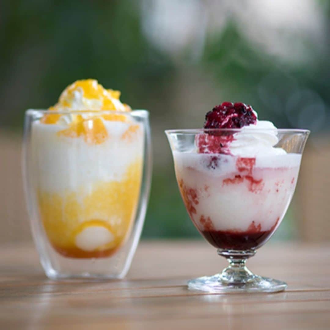 Courtyard by Marriott Tokyoのインスタグラム：「Fruity Frozen AMAZAKE at GGCo. AMAZAKE is usually considered a hot beverage for winter, but during the Edo period, chilled amazake was consumed to prevent heat fatigue in summer due to its abundance of nutrients. Merchants selling amazake on the street used to be regarded as a symbol of summer. We re-created amazake into two types of frozen beverages “Passion” and “Berry.” 🍓🏝️ Why not enjoy frozen amazake on a sunny summer day on the open terrace at GGCo.? フルーティー フローズン アマザケ at GGCo. 冬のイメージのある甘酒ですが、その栄養価の高さから江戸時代には、夏バテ予防として冷やした甘酒を飲む習慣があり、甘酒を売り歩く行商人の姿は夏の風物詩ともいわれていたそうです。そんな甘酒を、「パッション」と「ベリー」の2種類のフローズンドリンクにアレンジしました。😊😋🍋#デザート #スイーツ #sweets #dessert #フルーツ #美味しい #ドリンク #パッションフルーツ #ベリー #cytokyo #ginza #銀座 #甘酒」