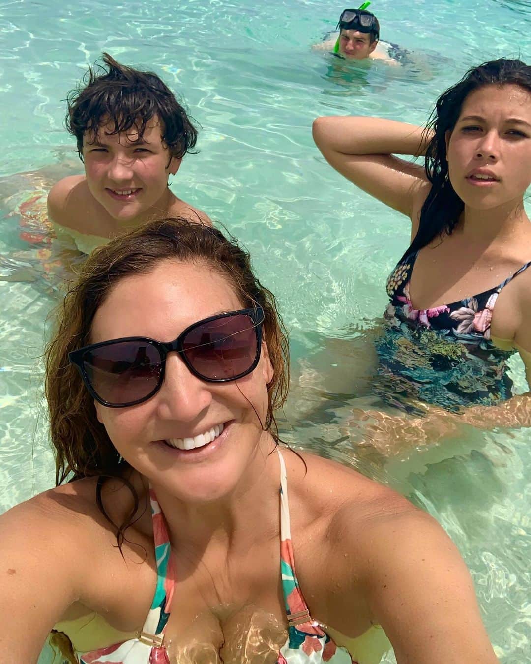 ヘザー・マクドナルドのインスタグラム：「Gorgeous beach at Turk’s Bay with my babies.」