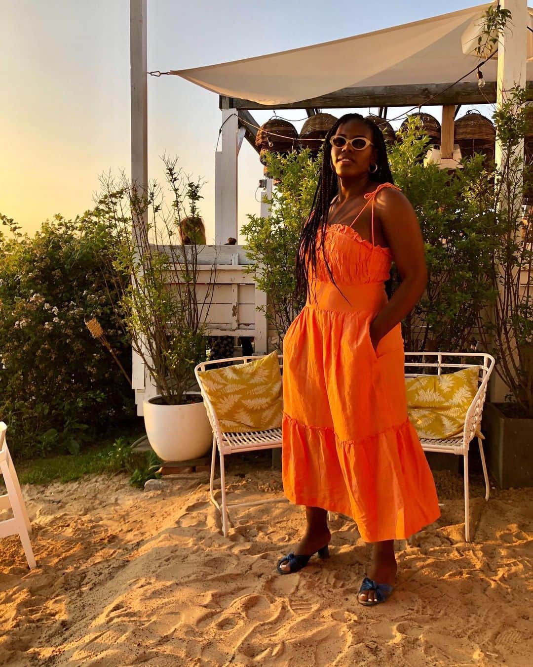 freepeopleさんのインスタグラム写真 - (freepeopleInstagram)「We had a blast at our pop-up dinner last night at The Surf Lodge in Montauk. @indyabrown of @thecut giving us serious summer vibes in the Late Checkout Midi.」6月25日 9時47分 - freepeople