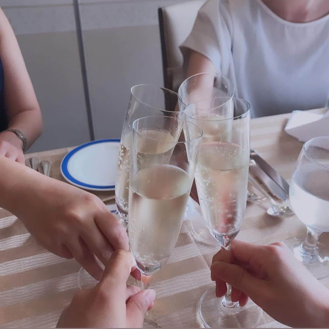 山田みおさんのインスタグラム写真 - (山田みおInstagram)「こんにちは！﻿ 《産後フリーランス》を目指すママのための❤️ ﻿ フューチャーワークスタイリスト 山田みおです✨﻿ ﻿ クルージングでの思い出☺️💕﻿ ﻿ ﻿ ﻿ 夢や憧れていたことを﻿ そのままにしない﻿ ﻿ ﻿ 行動にうつすこと﻿ ﻿ ﻿ 勇気を出して動いた先に﻿ 見たこともない世界が広がっている ﻿ ﻿ できるかできないか﻿ ではなく﻿ ﻿ ﻿ まず、やってみよう♡﻿ ﻿ #産後フリーランス  #フューチャーワーク #フューチャーワークスタイリスト  #2歳児  #2ヶ月baby #親バカ部ig_baby  #2人育児  #ワンオペ育児  #育児日記  #子育て記録  #子育て主婦  #ママ友募集  #ワーママ  #ワーキングママ #投資家  #マイホーム  #産休  #育休中  #貯金  #家計簿  #節約 #ポイ活  #山田みお #シンデレラマスターマインドプログラム ﻿ ﻿」6月25日 9時49分 - 30yamada_zaitaku