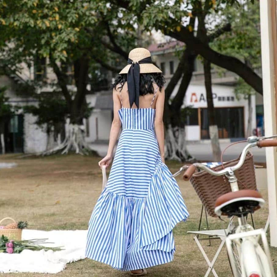 Y's Stellaさんのインスタグラム写真 - (Y's StellaInstagram)「. ✔Stipe summer dress. . アシメスカートがかわいすぎる♡ . . . Price: ¥8,900-. DMからのご注文で5%OFF 詳細はOnline shopをご覧下さい . . #ハワイ#フリルワンピース #今日の服 #今日のコーデ #ハワイコーデ #コーディネート #OOTD #コーデ #プチプラ #プチプラファッション #ディナー #ワンピ #シンプルコーデ #アクセサリー #アクセ #ママコーデ #ママファッション #プレママ #ランチ #オフショルワン #大人女子 #リボン #ザラジョ #ザラ #旅行 #おしゃれ #millaowen #mylan #yokochan」6月25日 9時59分 - ys_stella_shop