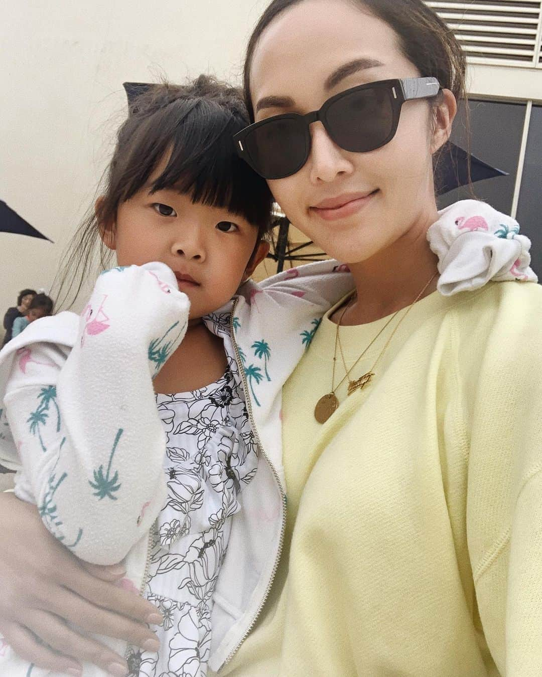 クリッセル・リムさんのインスタグラム写真 - (クリッセル・リムInstagram)「Today was one of those days... still in sweats, no makeup (atleast my brows are microbladed 😅), and stressed AF. But I took Chloe to her first swim class and I learned a thing or two from her. I saw her conquer her fears and be brave even with a nervous smile (she has been dreading this day all week). It simply reminded me to go out there and conquer my fears, do it even tho it scares the living sh*t out of me, be brave, and do it with a smile! Thanks Chloe for making me a better person and a braver human! Love how these little ones always come with life lessons that we can all learn from! (With that said I’ve been working on something that is scarier than I can ever  imagine that is stretching me outside of my comfort zone.  but also sooo freaking exciting! Will be sharing what that is very soon). #chloevictoriachen」6月25日 10時01分 - chrisellelim