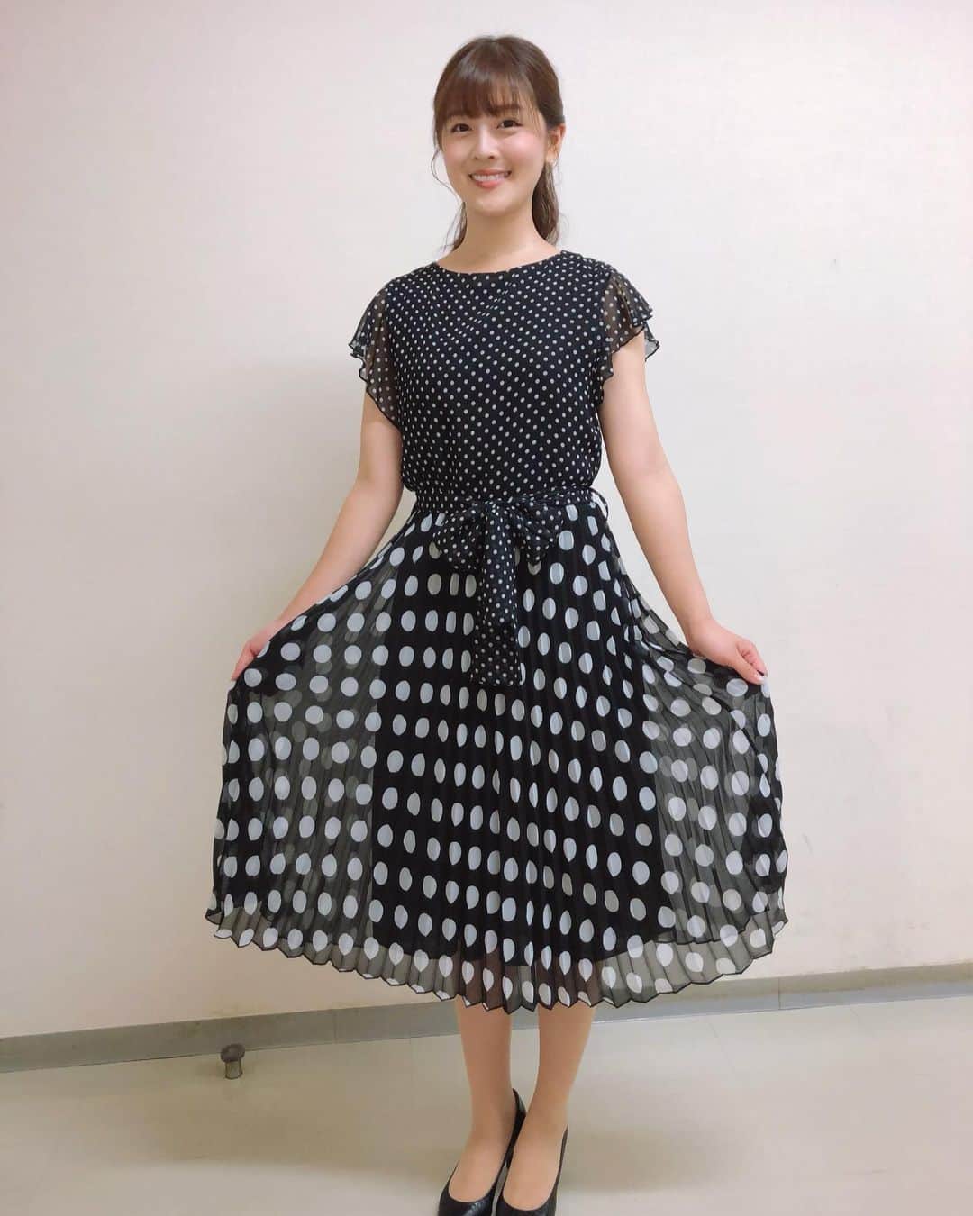 中村秀香のインスタグラム：「今朝は #すまたん 。 ありがとうございました🙇‍♀️ .  明日はすまたん、スタジオ（エンタメコーナー）担当です。よろしくお願い致します！ .  綺麗な水玉模様のワンピースでした♬ .  #だじゃれひでーかどーか」