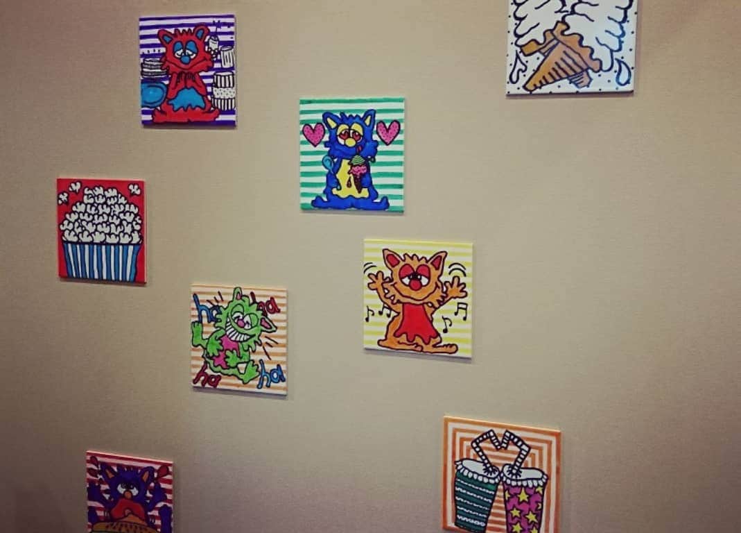 西山茉希さんのインスタグラム写真 - (西山茉希Instagram)「去年の今頃、 ひたすら描いてたなー。  去年の今頃、 ひたすらこもってたなー。  #タイルペイント #タイルとマッキーと私と #真っ白から一枚ずつ  タイルがおうちに届いた日は、 ゴールを諦めそうになったけど、 とてもとても充実して、 とてもとても楽しかった。  #ゼロからのパズル #一枚一枚生んでいく #完成のわからない挑戦 #焼肉屋さんのリニューアル  発見してくれた方から届く言葉が嬉しくて、 一年後にも喜びがついてきてくれる作業でした。  #俺流ペイント #夢中になれる時間 #残された作品に感情の思い出がいっぱい」6月25日 10時21分 - maki.nshiyama50