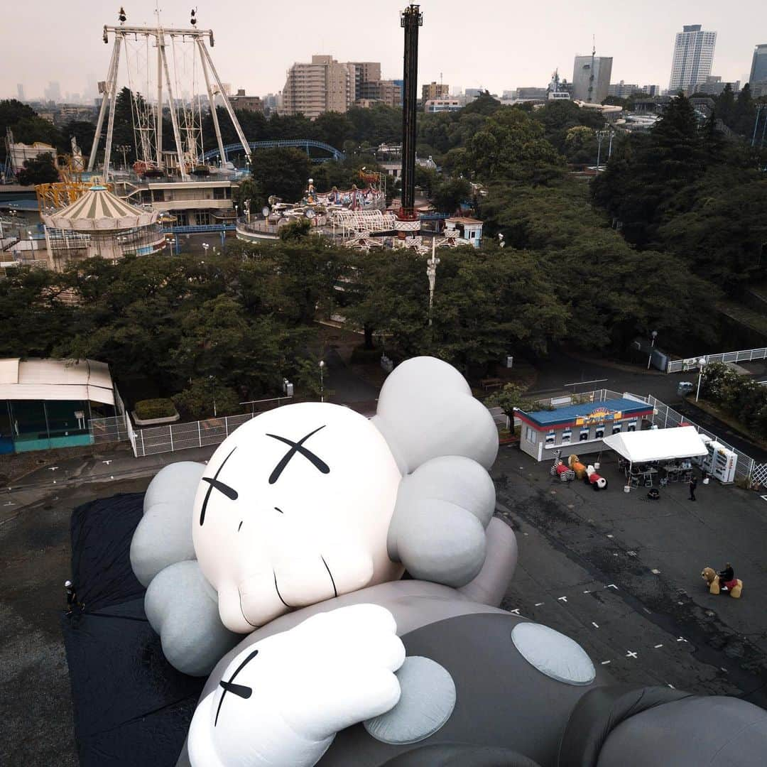 HYPEBEAST Japanさんのインスタグラム写真 - (HYPEBEAST JapanInstagram)「#hypeAF : KAWSの巨大アートプロジェクト “KAWS:HOLIDAY JAPAN” が富士山の麓で開催決定 ▶︎詳細はプロフィールリンクから Photos : @nk7 / @rkrkrk / @KAWS Movie : @arr.AllRightsReserved」6月25日 10時44分 - hypebeastjp