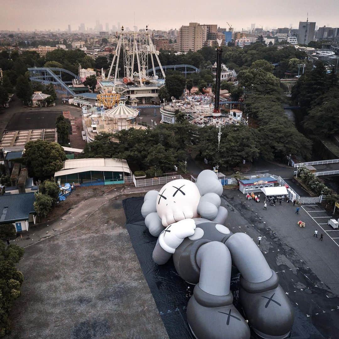 HYPEBEAST Japanさんのインスタグラム写真 - (HYPEBEAST JapanInstagram)「#hypeAF : KAWSの巨大アートプロジェクト “KAWS:HOLIDAY JAPAN” が富士山の麓で開催決定 ▶︎詳細はプロフィールリンクから Photos : @nk7 / @rkrkrk / @KAWS Movie : @arr.AllRightsReserved」6月25日 10時44分 - hypebeastjp