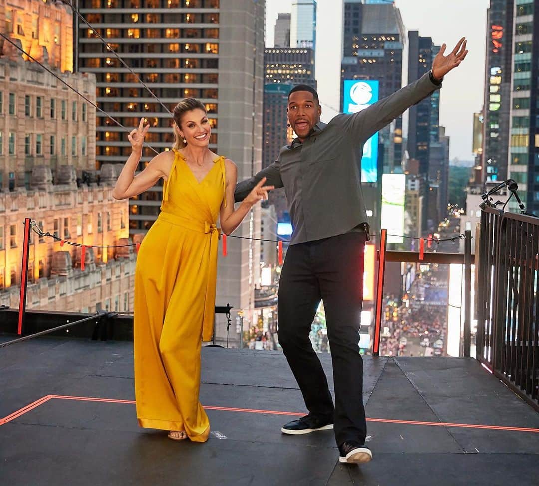 エリン・アンドリューズのインスタグラム：「Thanks for a great weekend New York City!! 💛🚕💪🏻@highwirelive @michaelstrahan @abcnetwork @dcp」