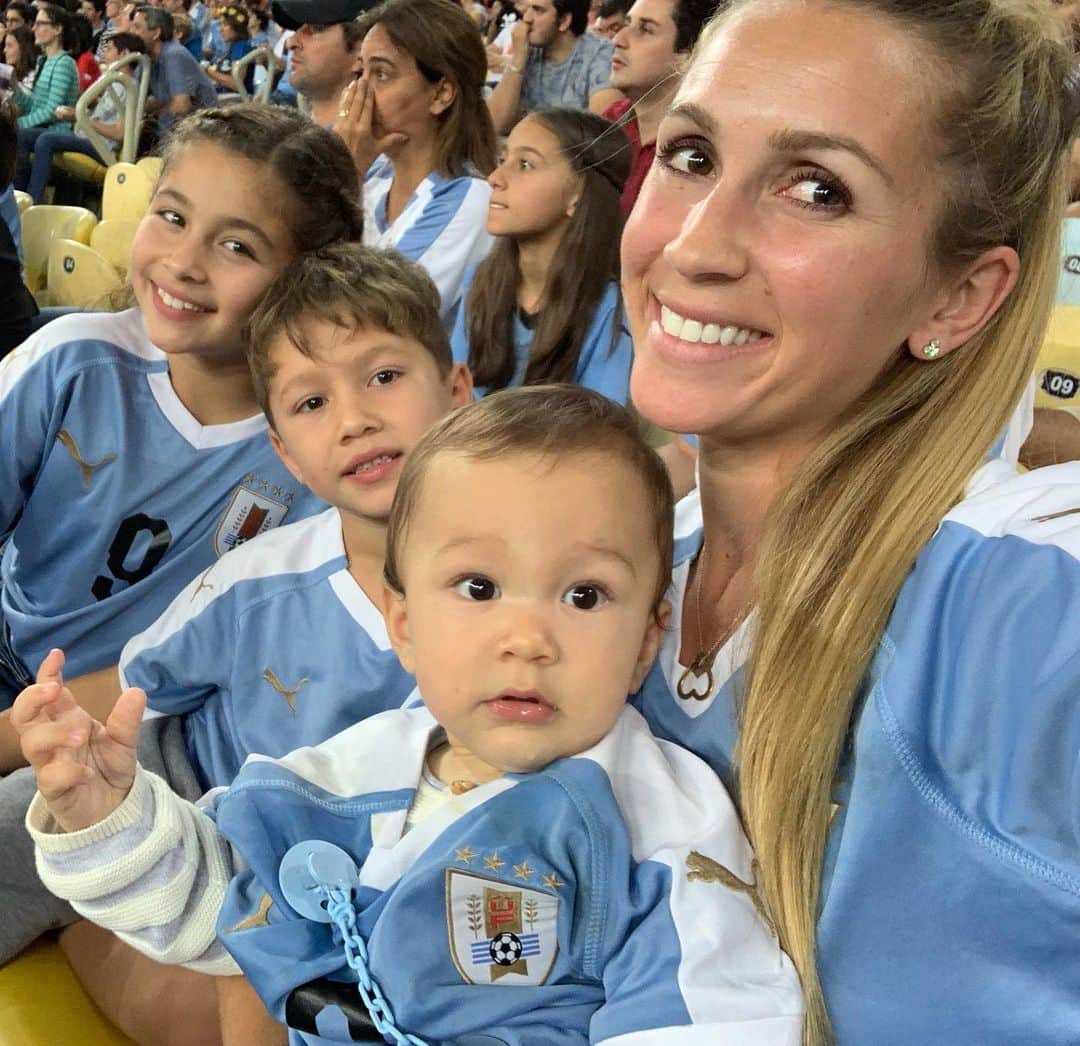 ソフィア・バルビのインスタグラム：「URUGUAY no ma'!!! 💪💪💪💪」
