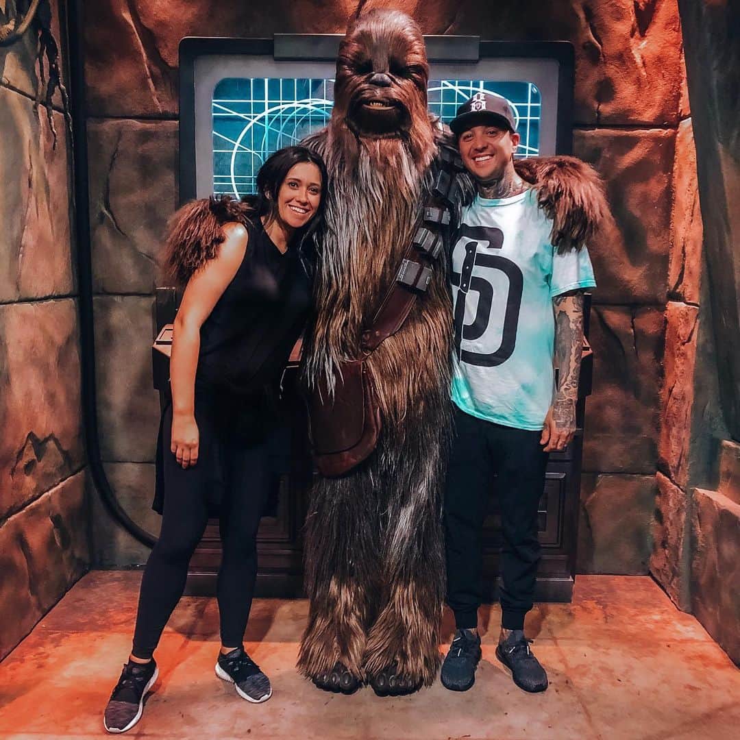 トニー・ペリーのインスタグラム：「Laugh it up, fuzzball 🤙」