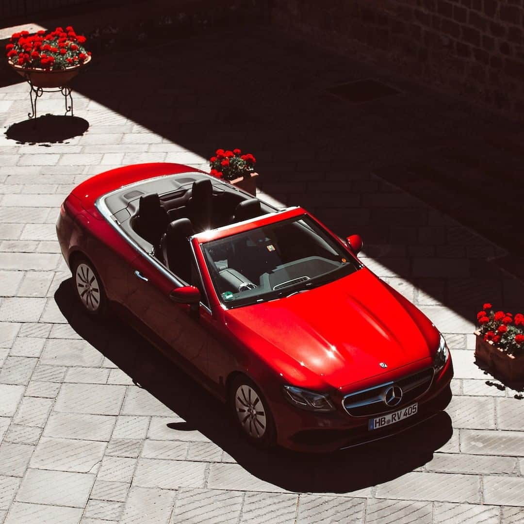 メルセデス・ベンツさんのインスタグラム写真 - (メルセデス・ベンツInstagram)「A perfect match with the red E-Class Cabriolet. 🔴 📸: @morrisviews for #MBsocialcar . #Mercedes #MercedesBenz #MBCar #EClass #InstaCars #carsofinstagram #red #perfectmatch」6月25日 11時00分 - mercedesbenz