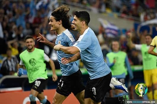 エディンソン・カバーニさんのインスタグラム写真 - (エディンソン・カバーニInstagram)「#CHILE 0-1  #URUGUAY  #CopaAmerica #CHIURU 💪💪🇺🇾」6月25日 11時06分 - cavaniofficial21