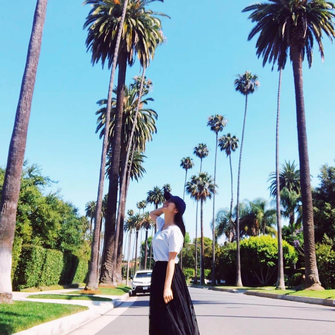三浦マキのインスタグラム：「Thank you for tons of BD messages and warm wishes!!! 朝から本当にたくさんのお誕生日のお祝いのお言葉ありがとうございます!!ゆっくり返させていただきますが、本当に、出会えた全ての人にアイラブユーと言いたいくらい❤️笑 周りの人を幸せに、日々の小さなことに感謝の気持ちを忘れずに。 自分の行動に責任を持ちつつ、全力で楽しいことを掴みながら、前に進んでいける一年になれば良いなと。 こんな私ですがどうぞ宜しくお願い致します❤️ * * * #birthday #la#losangels#birthdaywishes #ありがとうございます#みんな大好き」