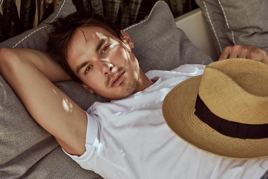 タイラー・ブラックバーンのインスタグラム：「Waiting for summer ☀️」