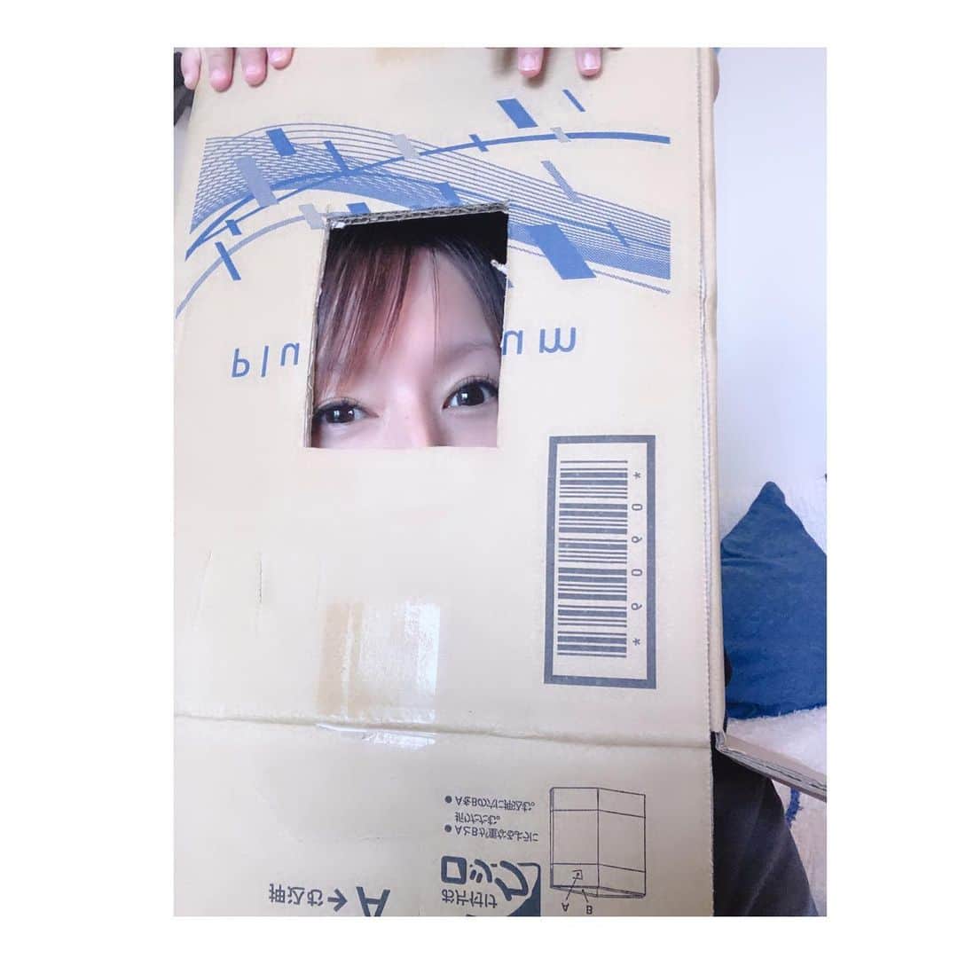 鈴木亜美さんのインスタグラム写真 - (鈴木亜美Instagram)「この大爆笑の視線の先には…  助けてください😑  #二歳 #なんでも面白い #イタズラばかり #そんなお年頃 #いいですよ #おもちゃにしてください #集中力 #なんでも大事」6月25日 11時16分 - amiamisuzuki