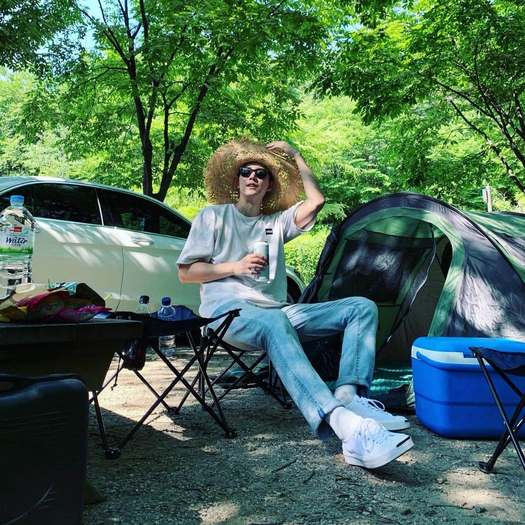 シン・ジフンさんのインスタグラム写真 - (シン・ジフンInstagram)「자연 그리고 캠핑 그리고 나..?? #잭퍼셀 #컨버스」6月25日 16時46分 - sj_hooon