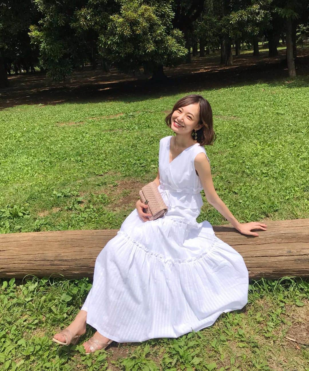 西川瑞希（みずきてぃ）さんのインスタグラム写真 - (西川瑞希（みずきてぃ）Instagram)「代々木公園☺︎🌿自然が気持ちい〜マイナスイオンたくさん頂きました♡ . 👗… @cheriemona_official 👜… @miumiu 👡… @cheriemona_official . #夏コーデ #白ワンピ #ロングワンピース #代々木公園」6月25日 16時47分 - mizuki_nishikawa_