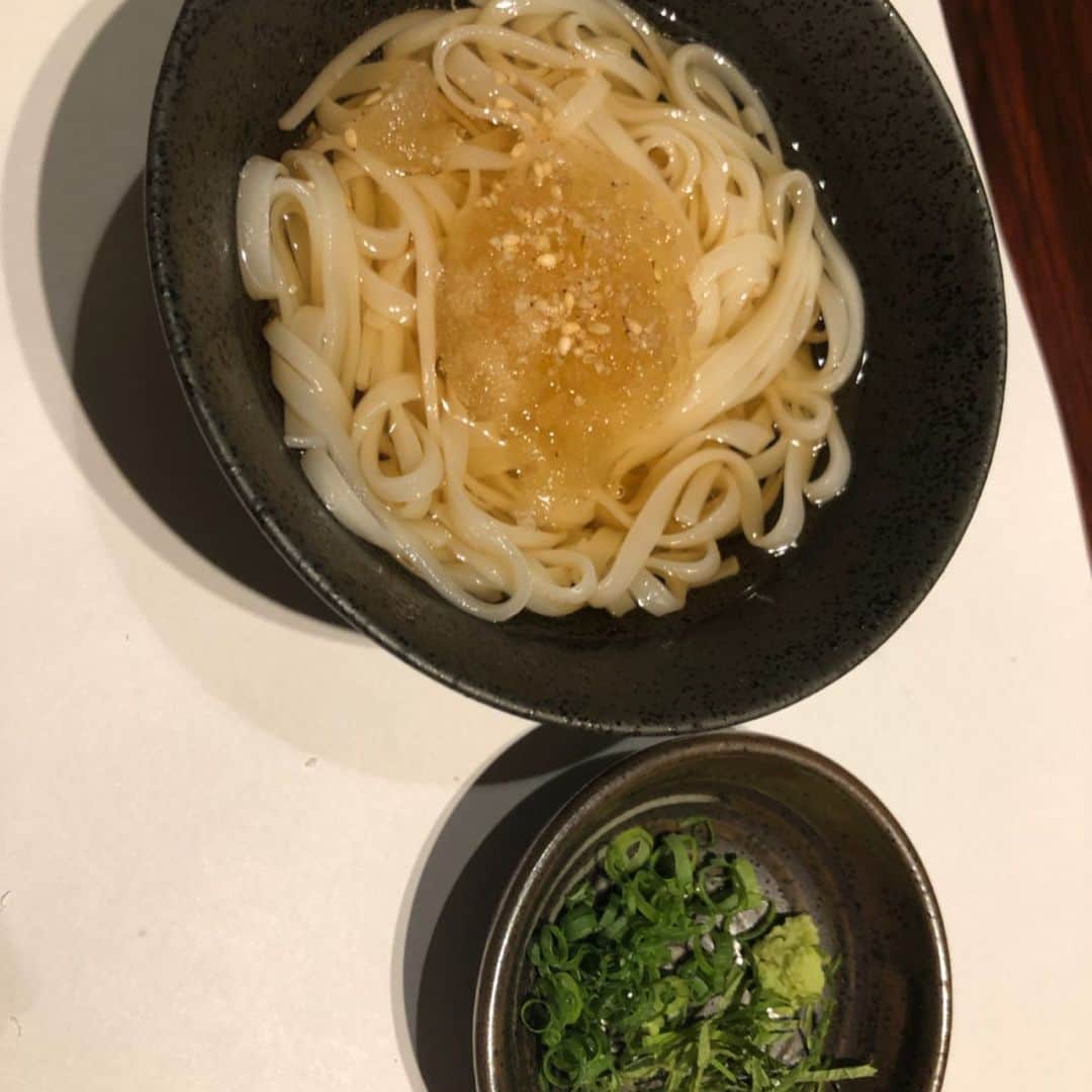 世手子さんのインスタグラム写真 - (世手子Instagram)「If you go here, you can enjoy the best hospitality(*´◒`*) The finest sirloin is exceptional(^_^)v https://item.woomy.me/c/47002 @nikukabuku  新宿#肉かぶく 行ってきたょ(=^▽^)σ どんな疲れも吹っ飛ぶおもてなし( ✌︎'ω')✌︎ 前菜は、茄子のおひたしと贅沢！生わさびと山芋のとろける #肉そうめん っっ 鮮度もバッチリっっ  本日のスープは牛骨スープ٩( 'ω' )و  #特上タン　岩塩とレモンで #特選ハラミ　自家製のタレで  幸せっっ 全部柔らかで美味しいっっ  グリーンサラダもさっぱりっっ  接客もバッチリの #おもてなし です(๑˃̵ᴗ˂̵) 濃厚ビーフシチューもトロトロ濃厚でした(*⁰▿⁰*) 和牛　モモ肉のたたき　山葵ヴィネグレットソースも柔らかすぎて堪能っっ  厳選　和牛A5のサーロイン の焼きもトロけるうまさっっ  今年一番かもしれないっっ  ラストメインは、【名物】特選Ａ５サーロインのひとくち焼きすき丼 っっ こりゃやばい美味しすぎました|(￣3￣)| シメはさっぱり稲庭うどんっっ だれがシャーベットでひんやり楽しめる美しさでした（≧∇≦） デザートはイチゴと粒あんのブランマンジェ と紅茶（´-`）.｡oO 夢のようなひと時っっ #nailmatic でオシャレにコーデしてきてよかったU^ェ^U #ネイルマティック も映えるステキなお店っっ #人生で一度 は行ってほしいお店(=´∀｀)人(´∀｀=) 新宿 肉かぶくで調べてみてね٩(^‿^)۶ 肉パワーで今日のライブ頑張る！！！ Casting by @woomy.restaurant #ピアス：#ルピス @queen.lupis (v0247)」6月25日 11時35分 - rojide