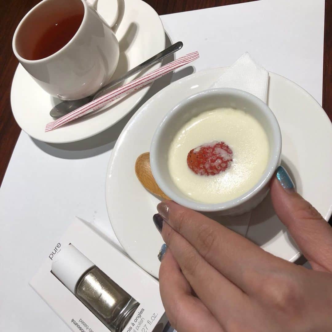 世手子さんのインスタグラム写真 - (世手子Instagram)「If you go here, you can enjoy the best hospitality(*´◒`*) The finest sirloin is exceptional(^_^)v https://item.woomy.me/c/47002 @nikukabuku  新宿#肉かぶく 行ってきたょ(=^▽^)σ どんな疲れも吹っ飛ぶおもてなし( ✌︎'ω')✌︎ 前菜は、茄子のおひたしと贅沢！生わさびと山芋のとろける #肉そうめん っっ 鮮度もバッチリっっ  本日のスープは牛骨スープ٩( 'ω' )و  #特上タン　岩塩とレモンで #特選ハラミ　自家製のタレで  幸せっっ 全部柔らかで美味しいっっ  グリーンサラダもさっぱりっっ  接客もバッチリの #おもてなし です(๑˃̵ᴗ˂̵) 濃厚ビーフシチューもトロトロ濃厚でした(*⁰▿⁰*) 和牛　モモ肉のたたき　山葵ヴィネグレットソースも柔らかすぎて堪能っっ  厳選　和牛A5のサーロイン の焼きもトロけるうまさっっ  今年一番かもしれないっっ  ラストメインは、【名物】特選Ａ５サーロインのひとくち焼きすき丼 っっ こりゃやばい美味しすぎました|(￣3￣)| シメはさっぱり稲庭うどんっっ だれがシャーベットでひんやり楽しめる美しさでした（≧∇≦） デザートはイチゴと粒あんのブランマンジェ と紅茶（´-`）.｡oO 夢のようなひと時っっ #nailmatic でオシャレにコーデしてきてよかったU^ェ^U #ネイルマティック も映えるステキなお店っっ #人生で一度 は行ってほしいお店(=´∀｀)人(´∀｀=) 新宿 肉かぶくで調べてみてね٩(^‿^)۶ 肉パワーで今日のライブ頑張る！！！ Casting by @woomy.restaurant #ピアス：#ルピス @queen.lupis (v0247)」6月25日 11時35分 - rojide