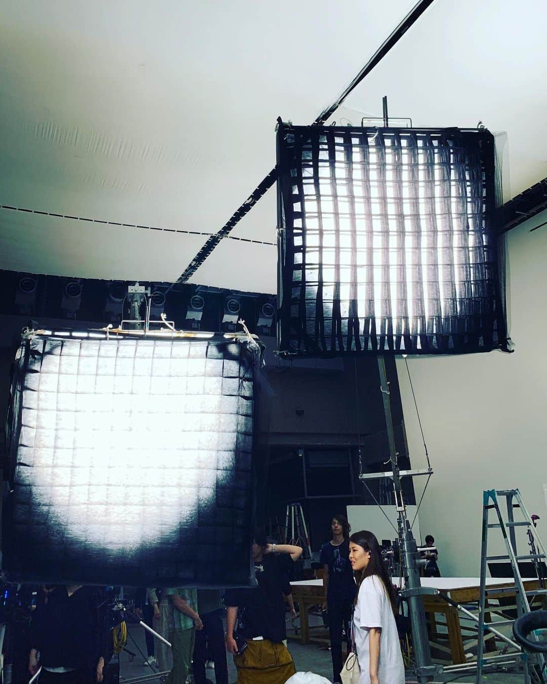 夏木マリさんのインスタグラム写真 - (夏木マリInstagram)「この照明好きだな、、、 #Shooting #lighting #marinatsuki  #natsukirock  #夏木マリ」6月25日 11時36分 - mari_natsuki