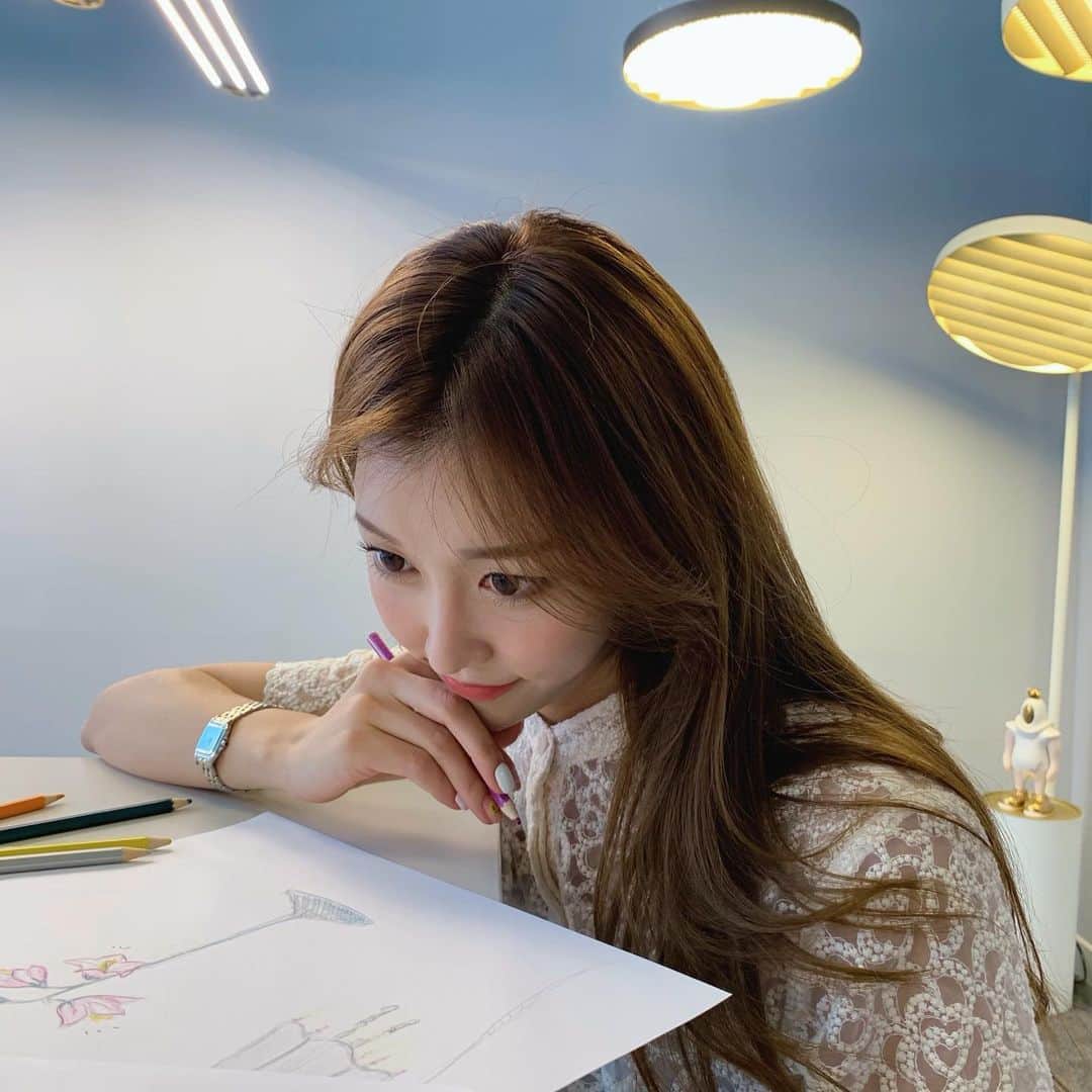 COCO さんのインスタグラム写真 - (COCO Instagram)「내 작품🙌🏻 Let’s get creative 👻 ❤️🧡💛💚💙💜 . . 👗: @mardi_mercredi_official」6月25日 11時34分 - rilaccoco