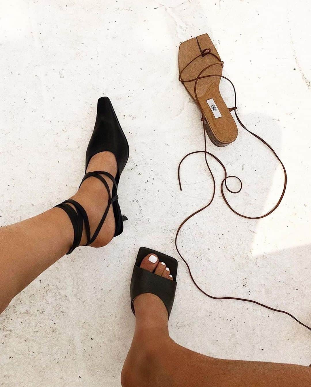 WHO WHAT WEARさんのインスタグラム写真 (WHO WHAT WEARInstagram)「Farewell, strappy sandals—squaretoe heels