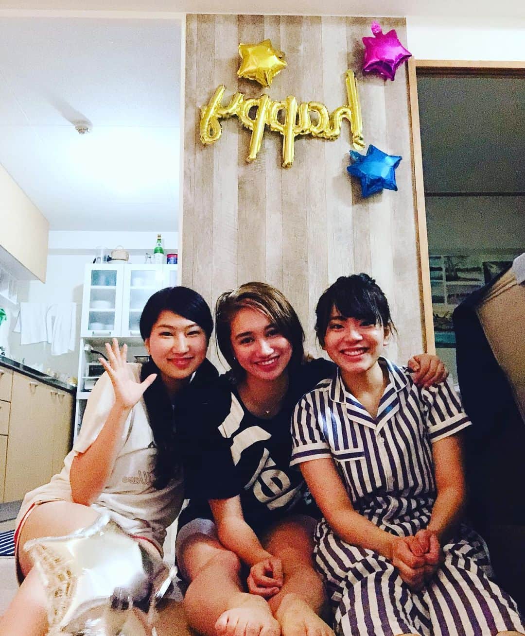 ベネット・マヤのインスタグラム：「Happy Belated Birthday gorgeous girls! Thank you for the endless laughs last night xx💕🎊 #sleepover #pj #birthdaygirl #maybirthdays」