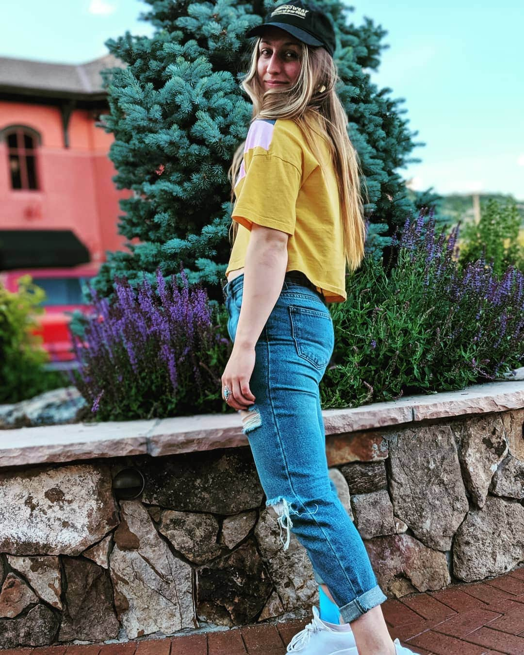 コートニー・ヒックスさんのインスタグラム写真 - (コートニー・ヒックスInstagram)「Big fan of these jeans from @femmeluxeusa! Check them out! #LuxgalUSA #femmeluxeusa 📸 @doshea213」6月25日 11時52分 - courtneynhicks