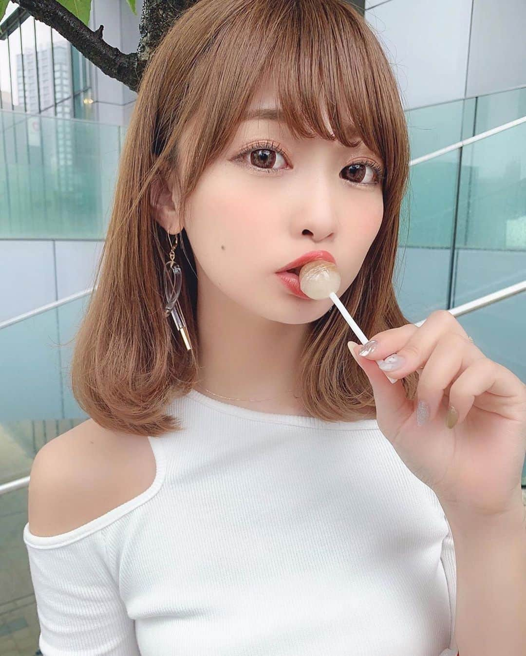 美女美容事情さんのインスタグラム写真 - (美女美容事情Instagram)「《チュッパチャプスは…⁉️🥤》⠀ *⠀ リポストを使って、素敵な写真📷✨を投稿されてる方を紹介させて頂く⠀⠀⠀⠀ 【💄美女美容事情💅】のコーナーです✨⠀ *⠀⠀⠀⠀⠀⠀⠀ いいねやコメント、フォローして応援してね❤︎🥰🎶⁣⠀ *⠀⠀⠀⠀⠀⠀⠀ 今回ご紹介させて頂きますのは❤︎⠀ りなてぃーさん< @rinatea_25 >の素敵なお写真📸⠀ *⠀ チュッパチャプスはコーラやソーダなどのさっぱりした味がお好みなんだそうです😁この口可愛すぎます🥰きゅんきゅんしてしまいますね💕⠀ *⠀⠀ りなてぃーさんのアカウントには他にも素晴らしい投稿が沢山ありますので是非覗いてみてくださいね💁‍♀️💙⠀ *⠀⠀ りなてぃーさん< @rinatea_25 >⠀ 素敵な投稿ありがとうございました☺️📸✨⠀⠀⠀⠀⠀⠀⠀⠀ △▼△▼△▼△▼△▼△▼△▼△▼△▼⠀⠀⠀⠀⠀⠀⠀⠀⠀⠀⠀⠀⠀⠀⠀⠀⠀⠀⠀⠀⠀⠀⠀⠀⠀⠀⠀⠀⠀⠀⠀⠀⠀ ❤🧡💛「美女美容事情」💚💙💜⠀⠀⠀⠀⠀⠀⠀⠀⠀⠀⠀⠀⠀⠀⠀ 👇掲載ご希望の方は👇⠀⠀⠀⠀⠀⠀⠀⠀⠀⠀⠀⠀⠀⠀⠀⠀ @b_b_j.jタグ付けと🖤 # ビジョビ⠀🖤⠀⠀⠀⠀⠀⠀⠀⠀⠀⠀⠀⠀⠀⠀⠀ をタグ付けお願いします✨⠀⠀⠀⠀⠀⠀⠀⠀⠀⠀⠀⠀⠀⠀⠀⠀ ――――――――――――――――⠀⠀⠀⠀⠀⠀⠀⠀⠀⠀⠀⠀⠀⠀⠀⠀⠀⠀⠀⠀⠀⠀⠀ ～姉妹アカウントのご紹介～⠀⠀⠀⠀⠀⠀⠀⠀⠀⠀⠀⠀⠀⠀⠀⠀⠀⠀⠀⠀⠀⠀⠀⠀⠀⠀⠀ ◇美容情報を紹介している«美女美容事情～Beauty～»⠀⠀⠀⠀⠀⠀⠀⠀⠀⠀⠀⠀⠀⠀⠀⠀⠀⠀⠀⠀⠀⠀⠀⠀⠀⠀ ( @b_b_j.j_b )⠀⠀⠀⠀⠀⠀⠀⠀⠀⠀⠀⠀⠀⠀⠀⠀⠀⠀⠀⠀⠀⠀⠀⠀⠀⠀⠀ ◇美しい旅スポット紹介をしている«美 spot»⠀⠀⠀⠀⠀⠀⠀⠀⠀⠀⠀⠀⠀⠀⠀⠀⠀⠀⠀⠀⠀⠀⠀⠀⠀ ( @b__spo )⠀⠀ ⠀ ◇ビジョビがお届けするセレクトショップ«bi select»⠀ ( @bi_select )⠀ ⠀⠀⠀⠀⠀⠀⠀⠀⠀⠀⠀⠀⠀⠀⠀⠀⠀⠀⠀⠀⠀ よかったらこちらも覗いてみてね✨⠀ ――――――――――――――――⠀⠀⠀ @b_b_j.j⠀⠀ #メイク #beauty⠀⠀#自撮り ⠀⠀ #ヘアスタイル #おとな女子 ⠀⠀⠀⠀⠀⠀⠀⠀⠀ #ヘアアレンジ  #カラコン ⠀⠀⠀⠀⠀⠀ #アイシャドウ #女子力アップ ⠀⠀⠀⠀⠀⠀⠀⠀⠀⠀ #アイライン #美意識⠀⠀⠀ #女子力 #女子力向上⠀⠀⠀⠀⠀⠀⠀⠀⠀ #リップ #チーク⠀⠀⠀ #自撮り女子 #セルフィー ⠀⠀ #naturalbeauty #makeup⠀ #チュッパチャプス」6月25日 12時01分 - b_b_j.j