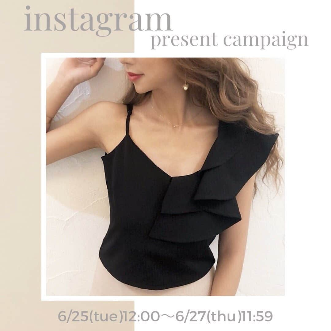 RESEXXYさんのインスタグラム写真 - (RESEXXYInstagram)「. . 【instagram present campaign!!】 . 6/25(tue)12:00〜6/27(thu)11:59 . . 7月発売item❤︎ #ワンショルフリルトップス color : black . . ✔︎ @resexxy_official をフォロー ✔︎ この記事をいいね👍🏻 ✔︎ コメント🖋 . @resexxy_official をタグづけした 記事またはストーリーをあげると当選率UP💖🎉 . . たくさんのご応募お待ちしております💝 . . #resexxy #resexxy_official  #presentcampaign #リゼクシー #プレゼント企画 #プレゼントキャンペーン #ワンショル #ワンショルダー」6月25日 12時00分 - resexxy_official