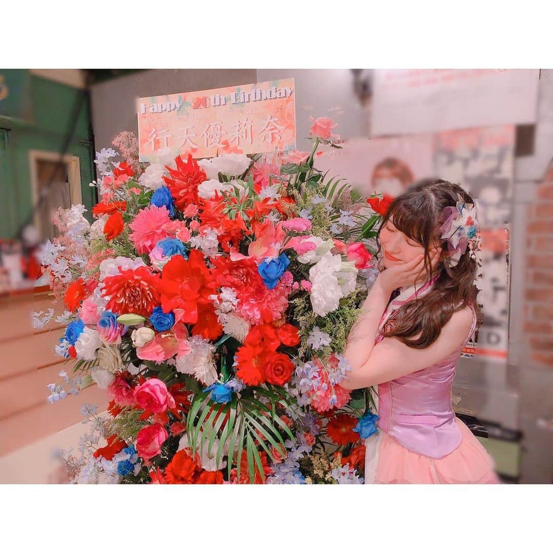 行天優莉奈さんのインスタグラム写真 - (行天優莉奈Instagram)「6月23日20歳の生誕祭ありがとうございました😊  ゆりなのうちわやコール今までで1番すごかっです♪♪ いつもゆりなのことを支えてくださって本当に感謝してます！  これからもゆりならしく全力投球で一つでもみなさんにいい報告ができるように頑張ります☆  全ての皆さんに感謝の気持ちを忘れずまだまだ走り続けます！ ＃行天優莉奈 #生誕祭 ＃おめでとう㊗️」6月25日 12時13分 - yurina.0314