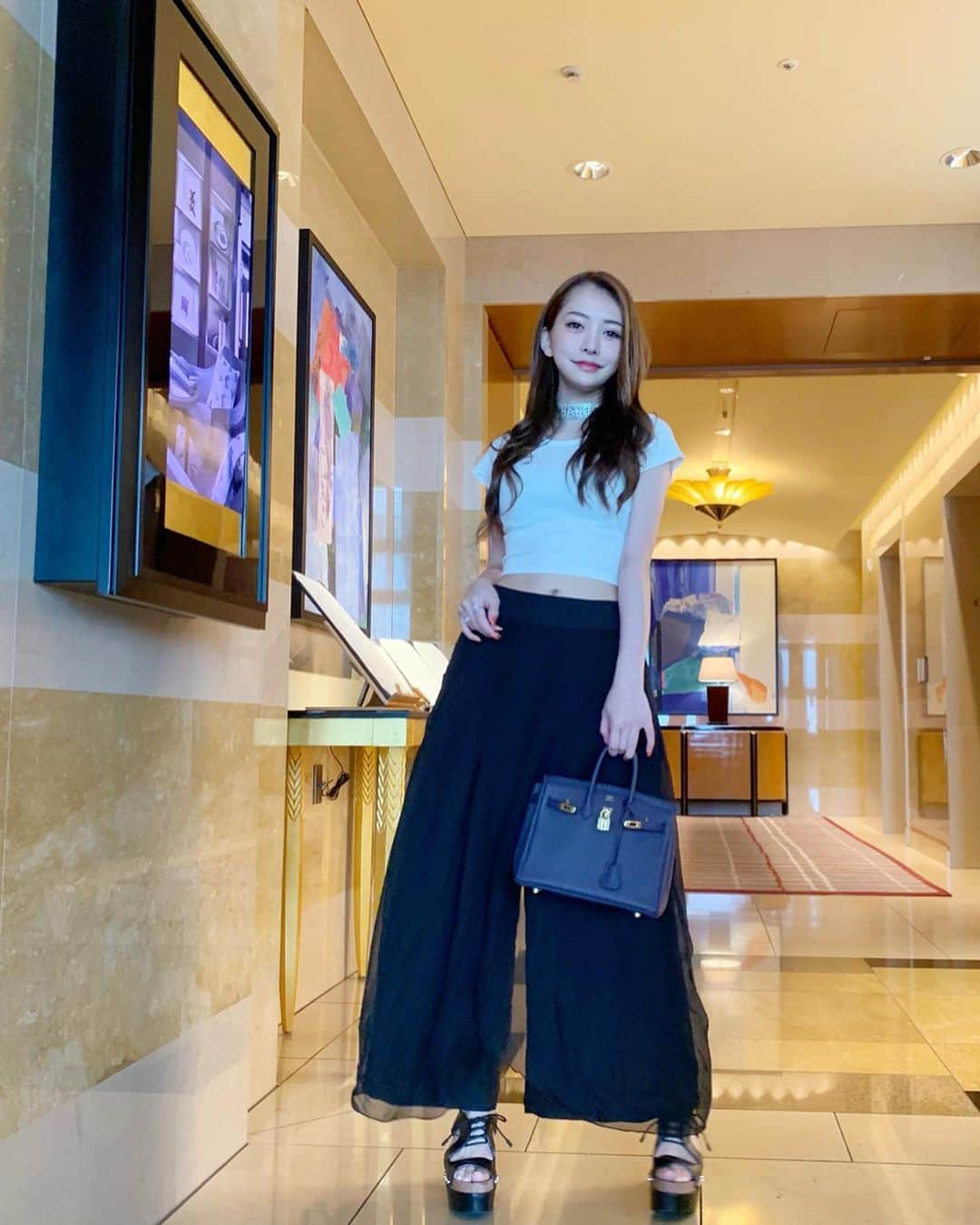 伊東亜梨沙さんのインスタグラム写真 - (伊東亜梨沙Instagram)「🧁🍭🍬 . #ootd  #tops  @stellaviana_official  #pants  @frenchpave_official  #bag #hermes #shoes #balenciaga . . Tシャツはバックスタイルがすごく可愛いの🎀 フレアパンツは本当何に合わせても使いやすい✨ . . #coordinate #167cmコーデ #afternoonteatime #afternoontea #アフタヌーンティー #ritzcarlton #ritzcarltontokyo #リッツカールトン #ありさのアフタヌーンティー」6月25日 12時13分 - arisa__917m