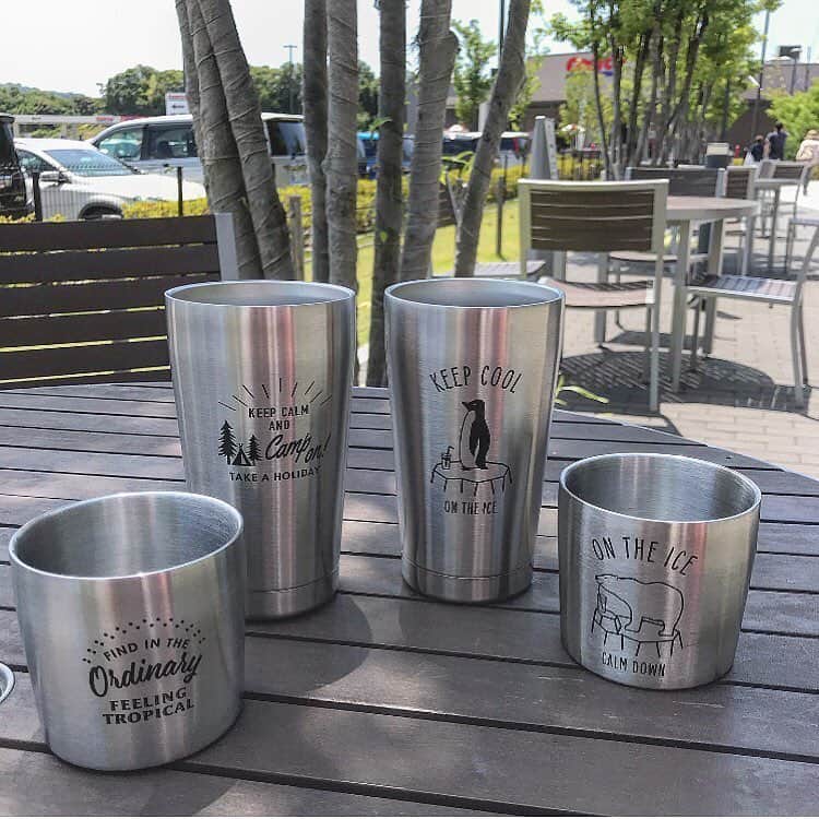 3COINSさんのインスタグラム写真 - (3COINSInstagram)「❋NEW❋﻿ ﻿ 昨年も大人気！﻿ ステンレスタンブラーが入荷しました♪︎﻿ ﻿ 冷たい飲み物が美味しいこの季節、﻿ 美味しく飲める食器にこだわってみてはいかがでしょうか☆﻿ ﻿ ららぽーと和泉店のyurie( @3coins_izumi.yurie )はアウトドアシーンでご提案中！﻿ キャンプなどで使うのもかわいいですよね！﻿ ﻿ ✎︎＿＿＿＿＿＿＿＿＿＿＿＿＿＿＿＿＿＿＿＿﻿ ﻿ STAINLESS STEEL TUMBLER🥛﻿﻿ ﻿﻿ 昨日、新しく入荷致しました❤️﻿﻿ ﻿﻿ #キャンプ や #bbq にも普段からも使えるステンレスタンブラー✨﻿﻿ ﻿﻿ 暑い時期は冷たいまま飲みたいですよね！😵﻿﻿ そこでこのタンブラーは本当に持続性もあり保温も保冷もできる2つの機能性です👏﻿﻿ ﻿﻿ 大きさは2種類ございます！﻿﻿ ﻿﻿ 【STAINLESS STEEL TUMBLER】﻿﻿ ﻿﻿ 大サイズ﻿﻿ 420ml﻿﻿ ﻿﻿ ▷▷¥500+tax﻿﻿﻿﻿﻿﻿﻿﻿﻿ ﻿﻿ 小サイズ﻿﻿ 250ml﻿﻿ ﻿﻿ ▷▷¥300+tax﻿﻿﻿﻿﻿﻿﻿﻿﻿ ﻿﻿﻿﻿﻿﻿ ﻿﻿﻿﻿ ﻿﻿﻿﻿﻿﻿ ﻿﻿﻿﻿﻿﻿﻿﻿﻿﻿ ◆店舗により在庫状況が異なります。﻿﻿﻿﻿﻿﻿﻿﻿﻿﻿ お気軽にお近くの店舗までお問い合わせ下さいませ。﻿﻿﻿﻿﻿﻿﻿﻿﻿﻿ ﻿﻿﻿﻿﻿﻿﻿﻿﻿﻿ #3coins#スリーコインズ#スリーコイズプラス#300yen#スリコ#300均#stainless#インテリア#キッチンアイテム#kitchen#アウトドア女子#アウトドア派#camp#ステンレスボトル#シンプル#bbq#プチプラ#プチプラ雑貨#ステンレス#ママリ#ピクニック#Coleman#コールマン#instagood#アウトドア用品#アウトドア#キャンプ道具 #キャンプ」6月25日 12時21分 - 3coins_official