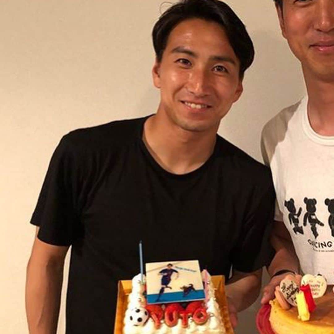 のインスタグラム：「Today’s brunch!! Happy birthday mate(^^) ユートの誕生日だからと言ってワッフルにお目出度いトッピングして勝手に祝っていただきました！笑  #おめでとうユート㊗️#武岡優斗#早く食事行きたいねー#オムレツにアボカド美味#アメリカからは以上です」