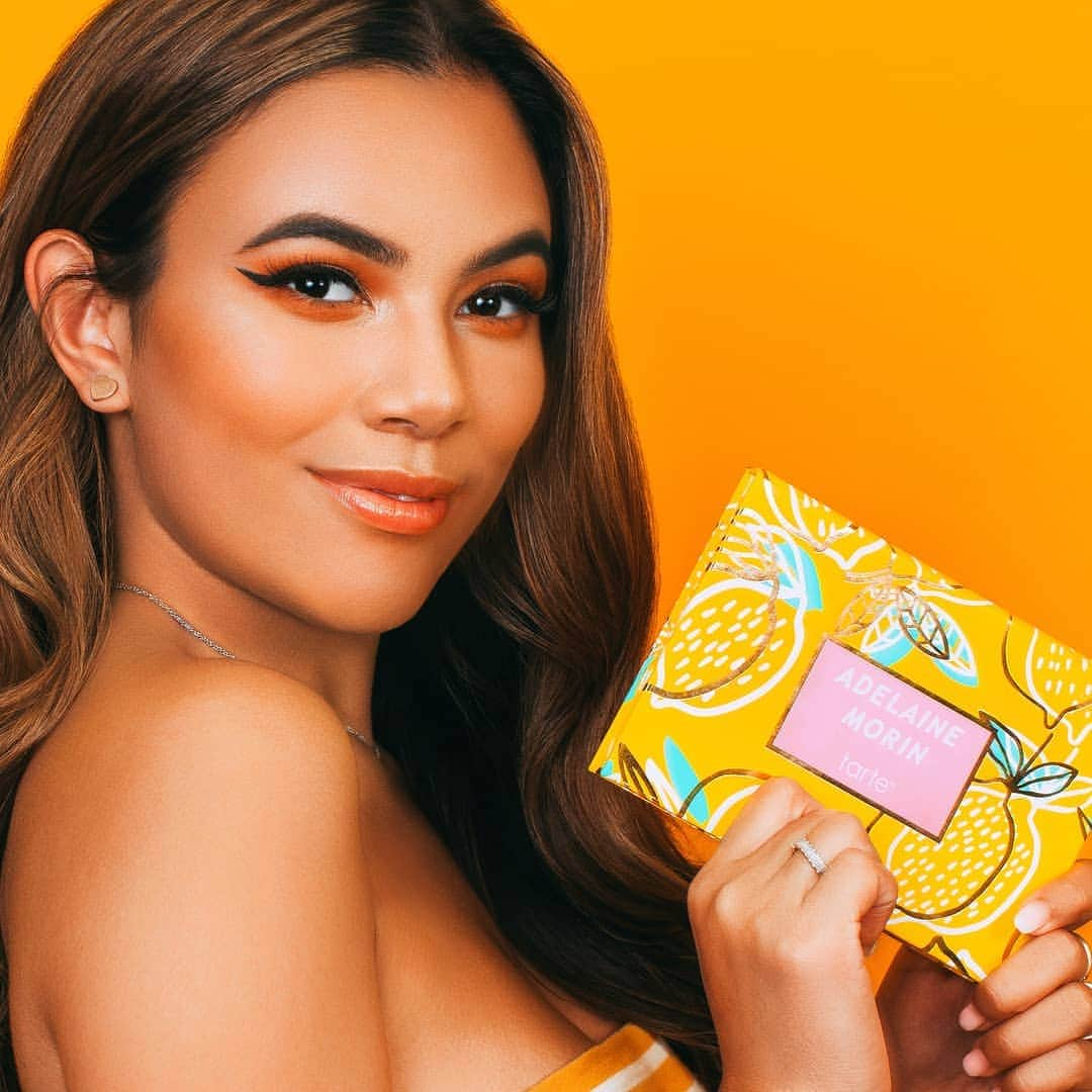 Tarte Cosmeticsさんのインスタグラム写真 - (Tarte CosmeticsInstagram)「Our girl @adelainemorin is a total stunner wearing shades from our LIMITED-EDITION #Adelainextarte eye & cheek palette! 💛🌻 This summer in a palette has: 🍋9 creamy, super blendable eyeshadows 🍋1 highlighter 🍋1 blush (rosy pink shade)  @ultabeauty #crueltyfree #doubledutybeauty #rethinknatural #claypowered #girlssupportinggirls」6月25日 12時34分 - tartecosmetics