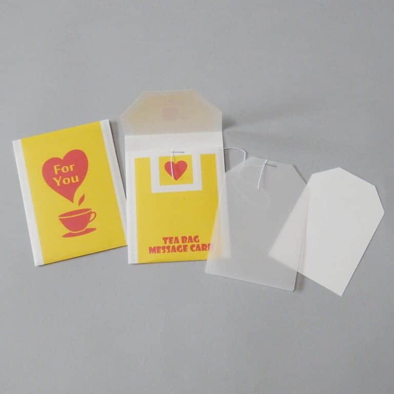 手紙社さんのインスタグラム写真 - (手紙社Instagram)「【「紙博 in 東京 vol.3」出展者紹介：デザイン ⑥ 】 「え！？」と思わずつっこみたくなるようなユニークなデザインの紙文具。メッセージと一緒に笑顔も届けられそうなメッセージカードや、竹を原料にした折り紙など、個性的なアイテムの数々は、話のタネになること間違いなし！　カバンの中にそっと忍ばせておくだけで、不思議とワクワクする紙ものに、どうぞご注目ください！ cobato/花籠や/MEETS TAKEGAMI 中越パルプ工業/yuruliku . ▶︎詳細はプロフィール「@kamihaku2019」のリンクへ . ▶︎ボランティアスタッフ募集中！ 詳しくはプロフィールのハイライトへ！ . #手紙社#手紙舎#tegamisha#紙博#kamihaku#紙博in東京#浅草#紙もの#ペーパーアイテム#レターセット#ポストカード#メッセージカード#一筆箋#封筒#マスキングテープ#maskingtape#折り紙#文房具#stationery#デザイン#cobato#花籠や#MEETSTAKEGAMI#中越パルプ工業#yuruliku」6月25日 12時39分 - tegamisha