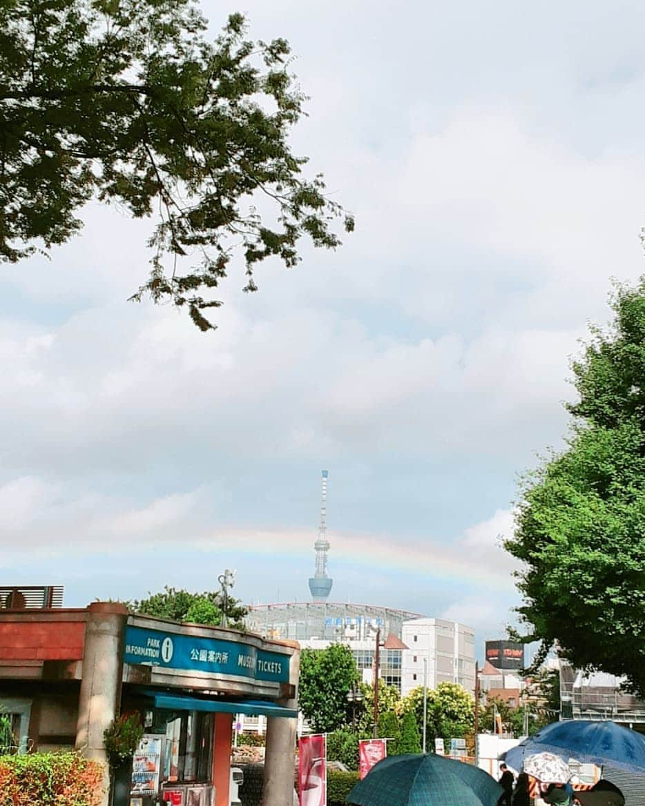 黒坂真美さんのインスタグラム写真 - (黒坂真美Instagram)「スカイツリーに虹が掛かってたよ🌈 Happiness for you♡ ・ #いい事 #あるといいね！ #うん #きっとあるよ♡ #今日も #お仕事 #頑張ろう～☺️ #黒坂真美 #kurosakamami #虹 #rainbow #🌈 #スカイツリー #skytree  #happiness #☺️ #tokyo #japan🇯🇵」6月25日 12時46分 - mamikurosaka_official